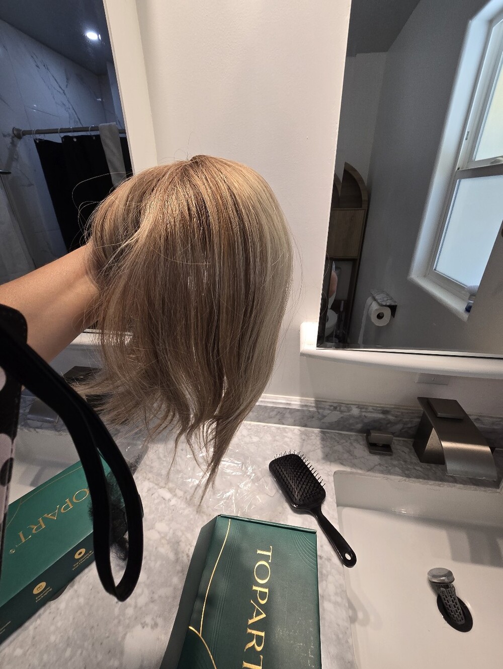 Light Blonde Synthetic Women's Wig - Natural Blonde
